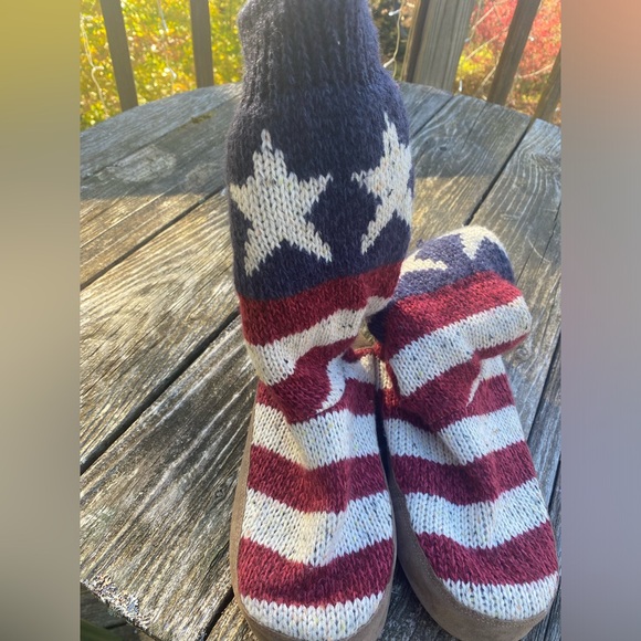 Muk Luk Americana Print Calf Sweater Knit Slippers - Size Large 8-9 - Picture 2 of 7